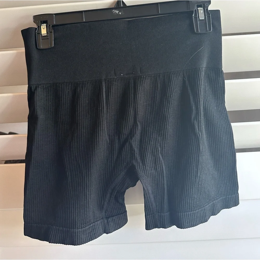 Colsie Ribbed Biker Shorts - Picture 3 of 4